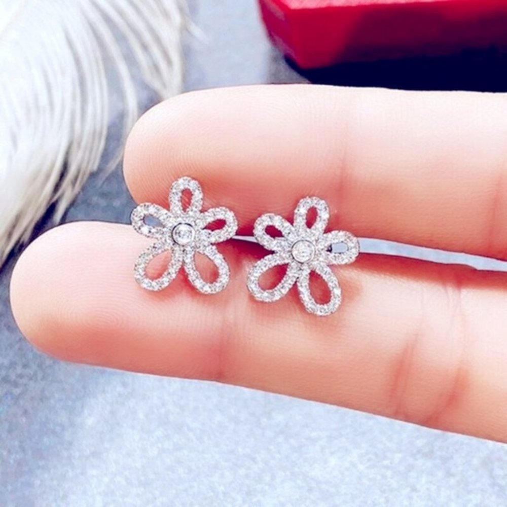 New 925 Silver Diamond Flower Studs